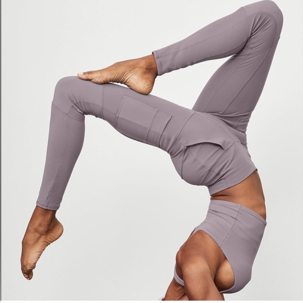 Alo Yoga High Waist Cargo Legging size small